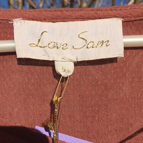 NWT Woman’s flowy type blouse by Love Sam - Picture 4 of 7